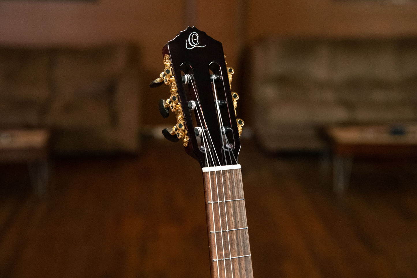 ORTEGA Performer Series 4/4 Thinline Konzertgitarre 6-String - Stained Red + Gigbag