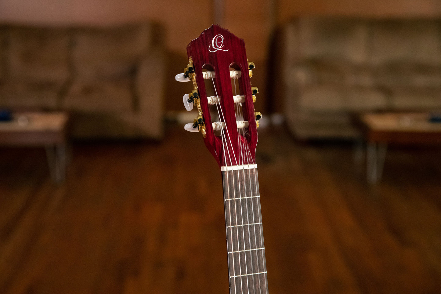 ORTEGA Family Series Pro 4/4 Slim Neck Konzertgitarre 6 String - Weinrot + Bag