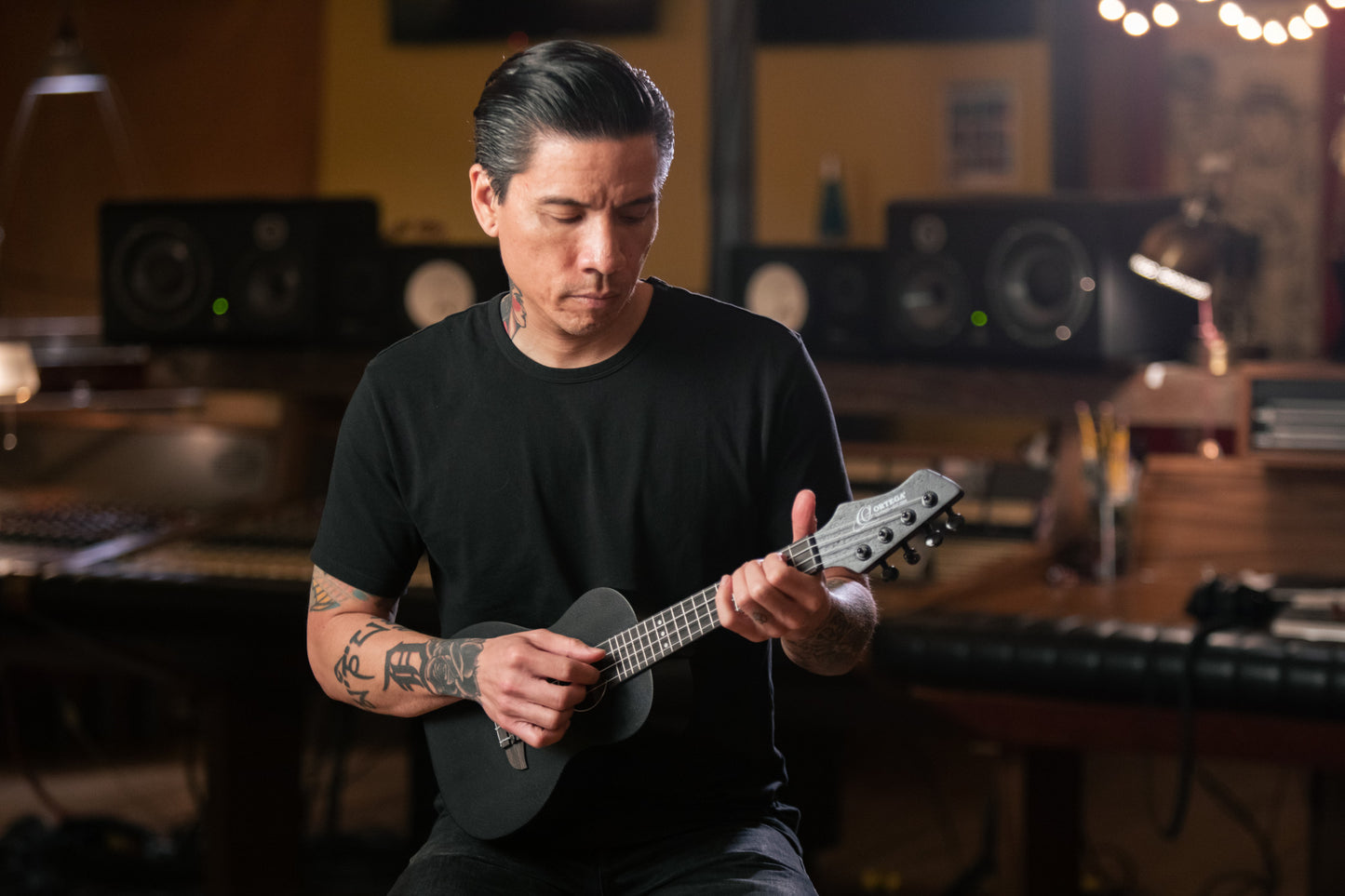 ORTEGA Horizon Series Concert Ukulele 4 String - Okoume Black
