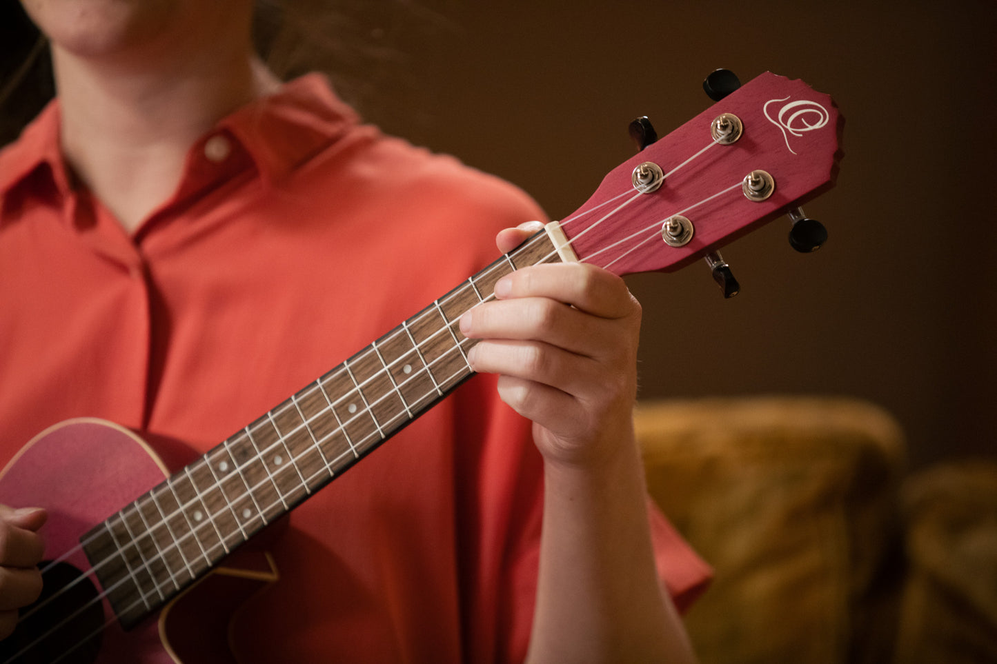 ORTEGA Earth Serie Konzert Preamp Ukulele 4 String - Raspberry Red