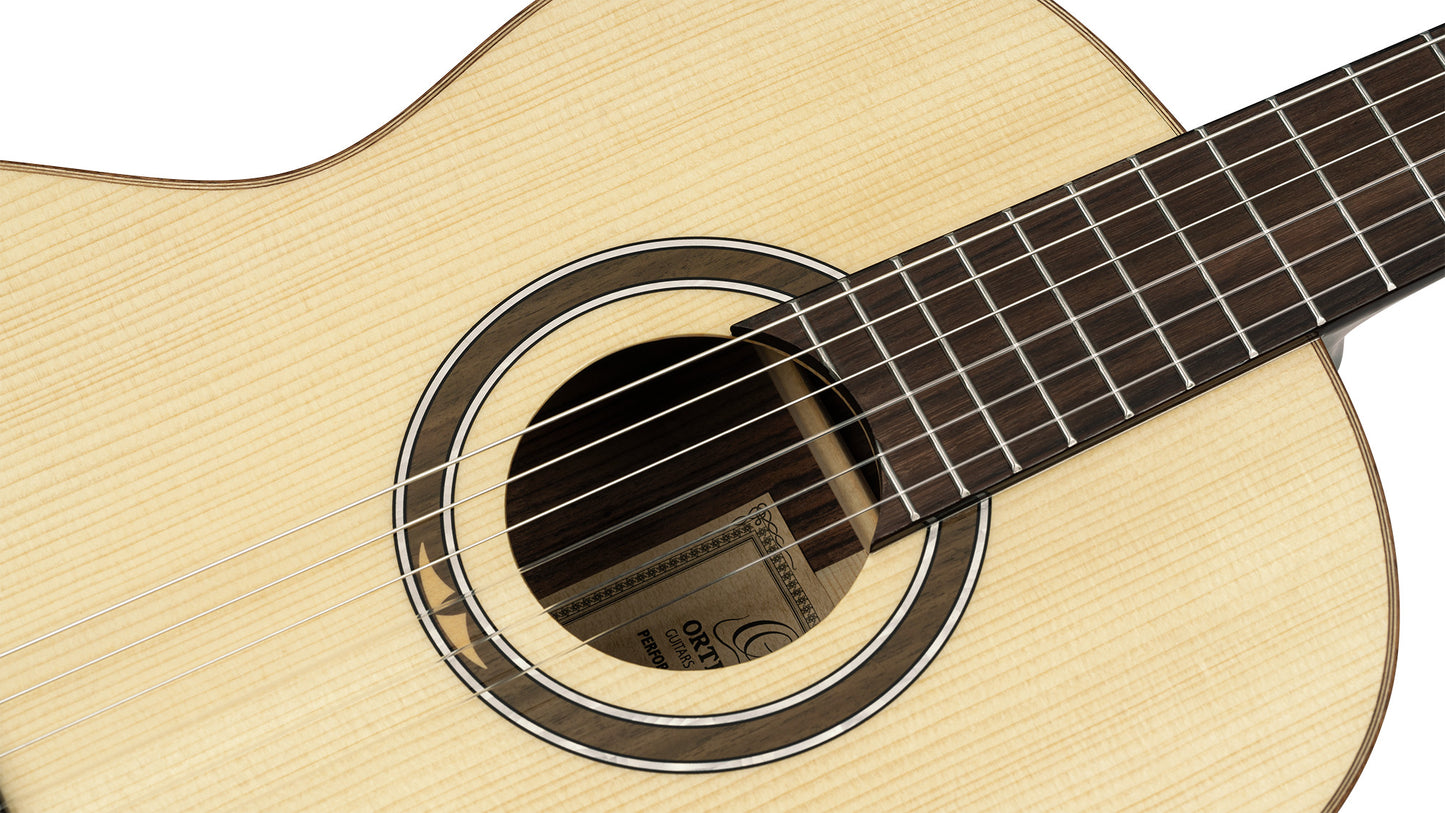ORTEGA Performer Series 4/4 Konzertgitarre 6-String - Natural + Gigbag