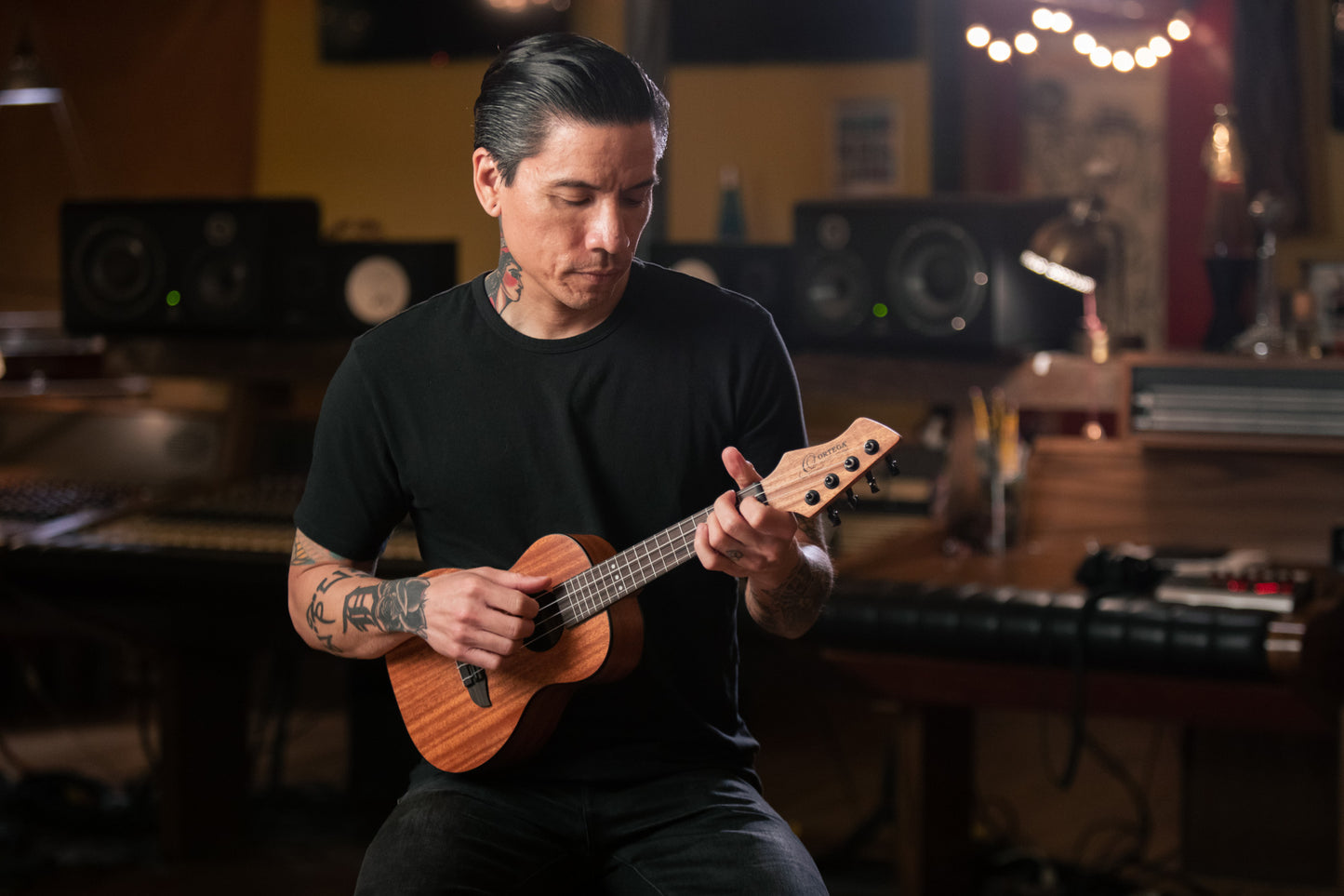 ORTEGA Horizon Serie Konzert Ukulele 4 String - Mahogany Natural