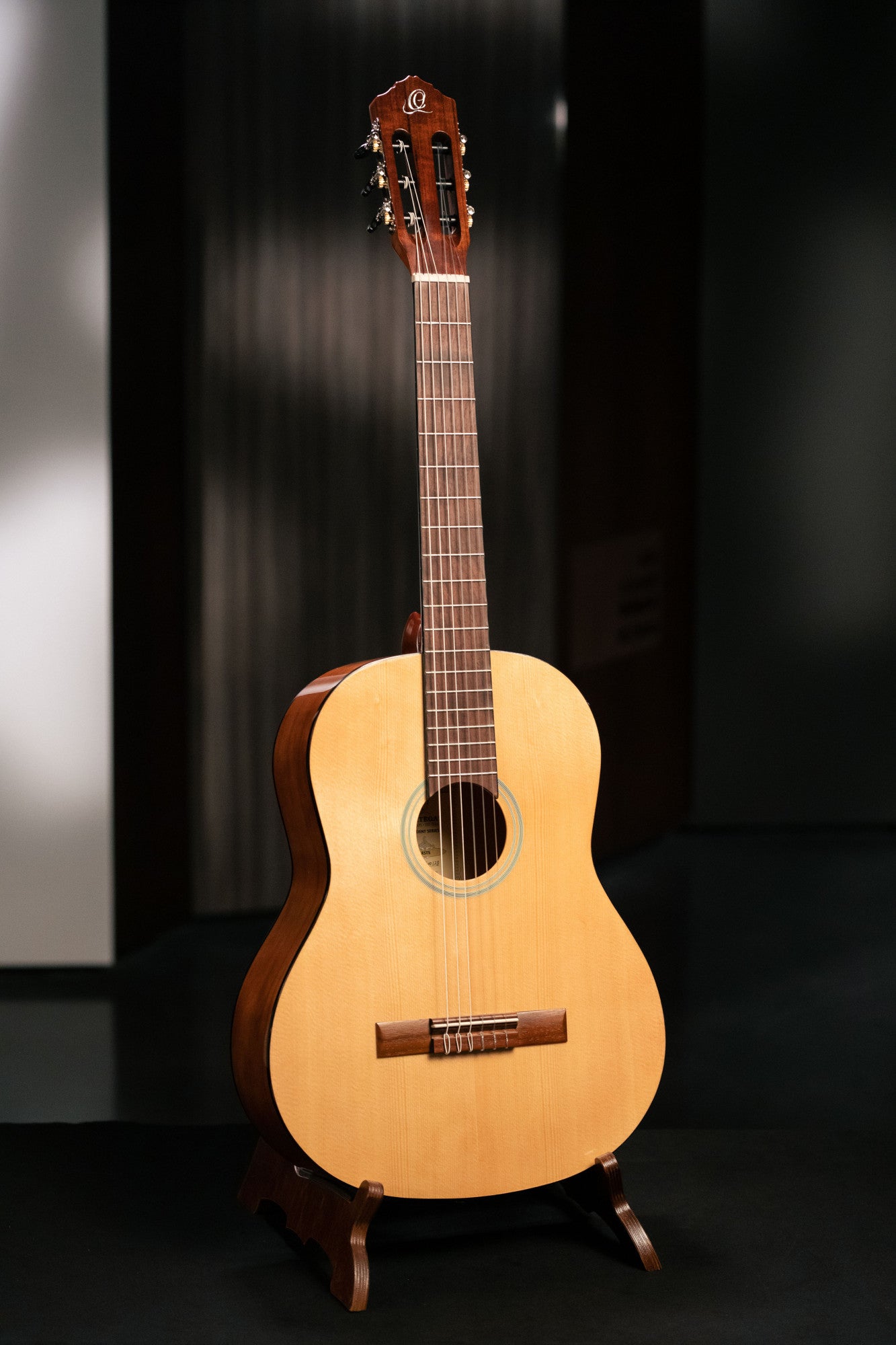 ORTEGA Student Series 4/4 Classical Guitar 6-String - Natural