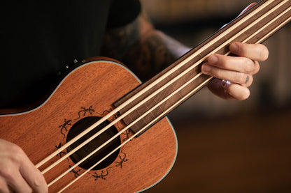 ORTEGA Lizard Serie Short Scale Fretless Uke Bass 4 String - Mahogany Natural + Bag