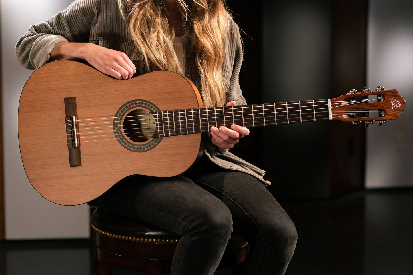 ORTEGA Student Series 4/4 Classical Guitar 6-String - Natural