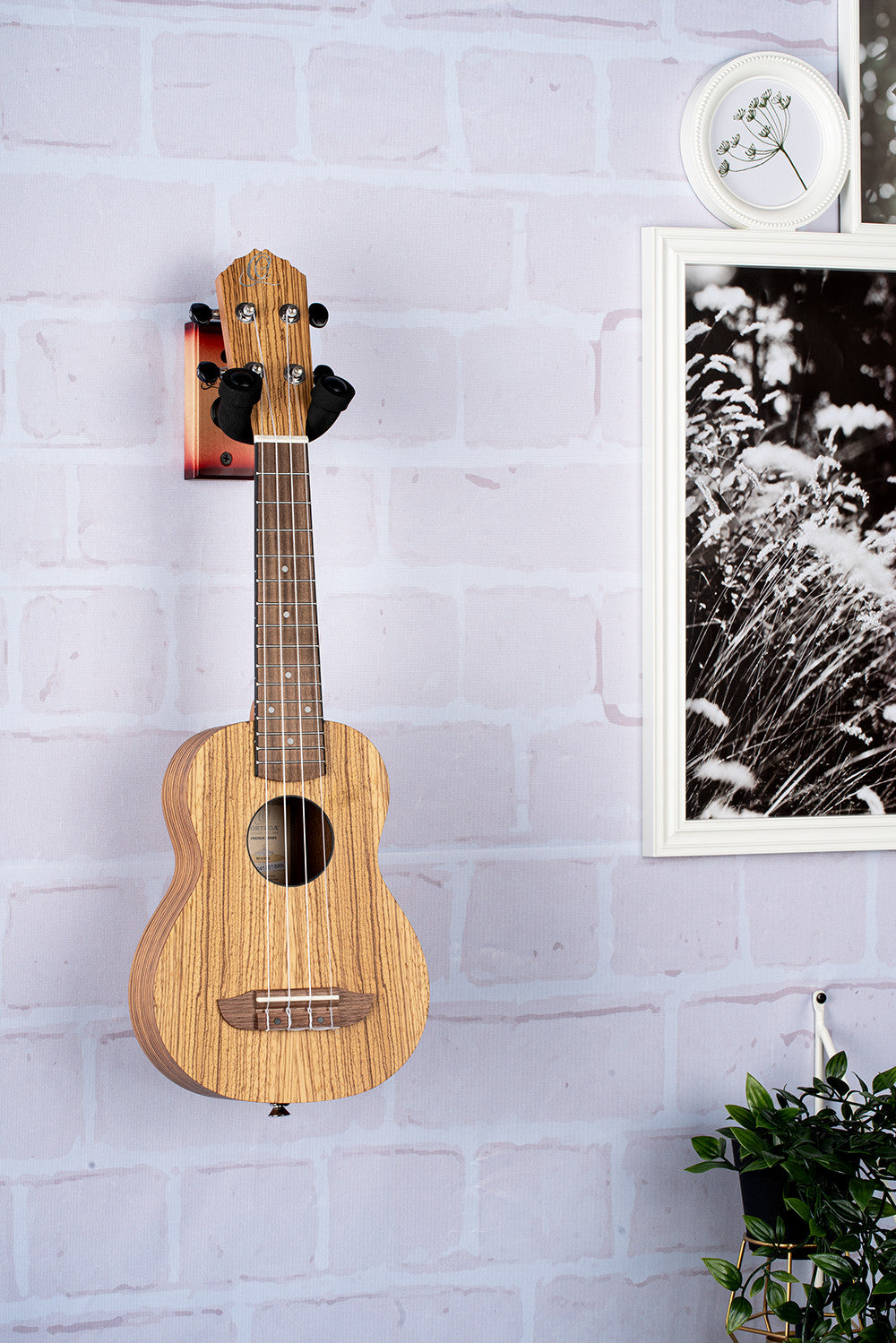 ORTEGA Ukulele Wall Hanger - Cherry Sunburst
