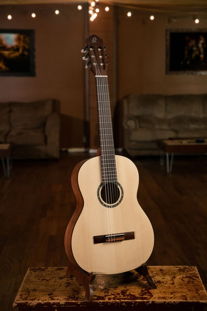 ORTEGA Student Series Pro 4/4 Konzertgitarre 6-String - Natural