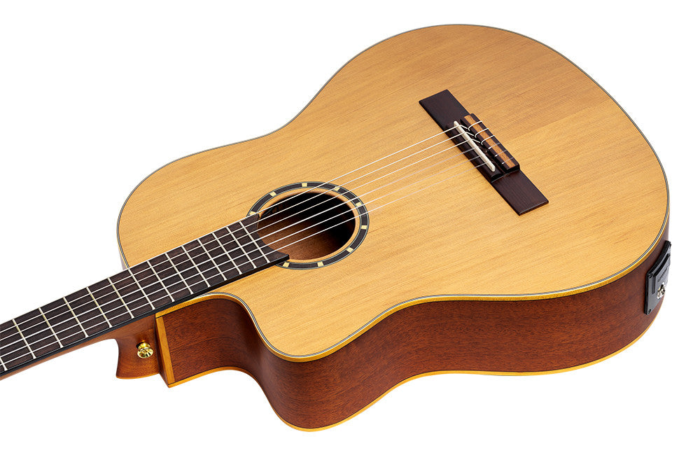 ORTEGA Family Series Pro 4/4 Slim Neck Konzertgitarre 6 String Lefty - Massive Zeder / Mahagoni Natur + Bag
