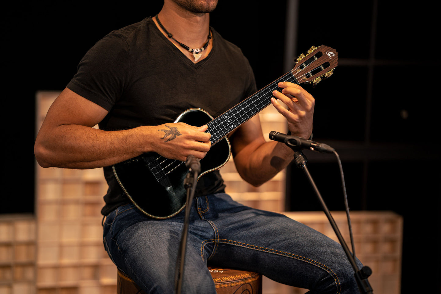ORTEGA Onyx Serie Konzert Ukulele 4 String - Spruce / Mahogany Black + Bag