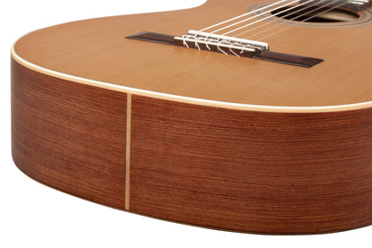 ORTEGA Traditional Series 4/4 Konzertgitarre  6-String + Pro Gigbag