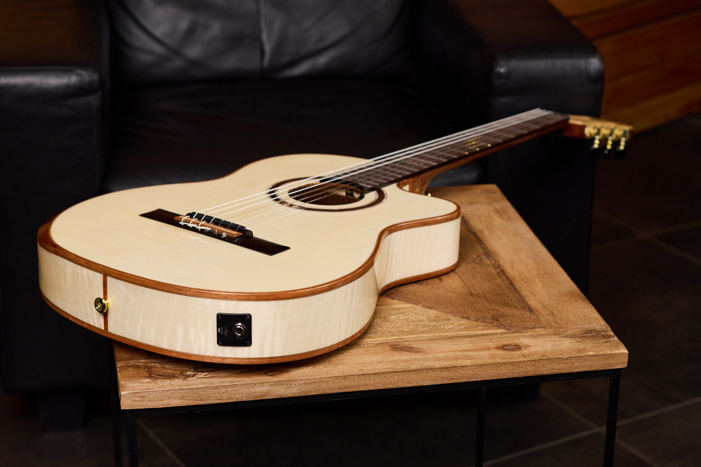 ORTEGA The Private Room 4/4 Konzertgitarre 6-String - Natural + Gigbag