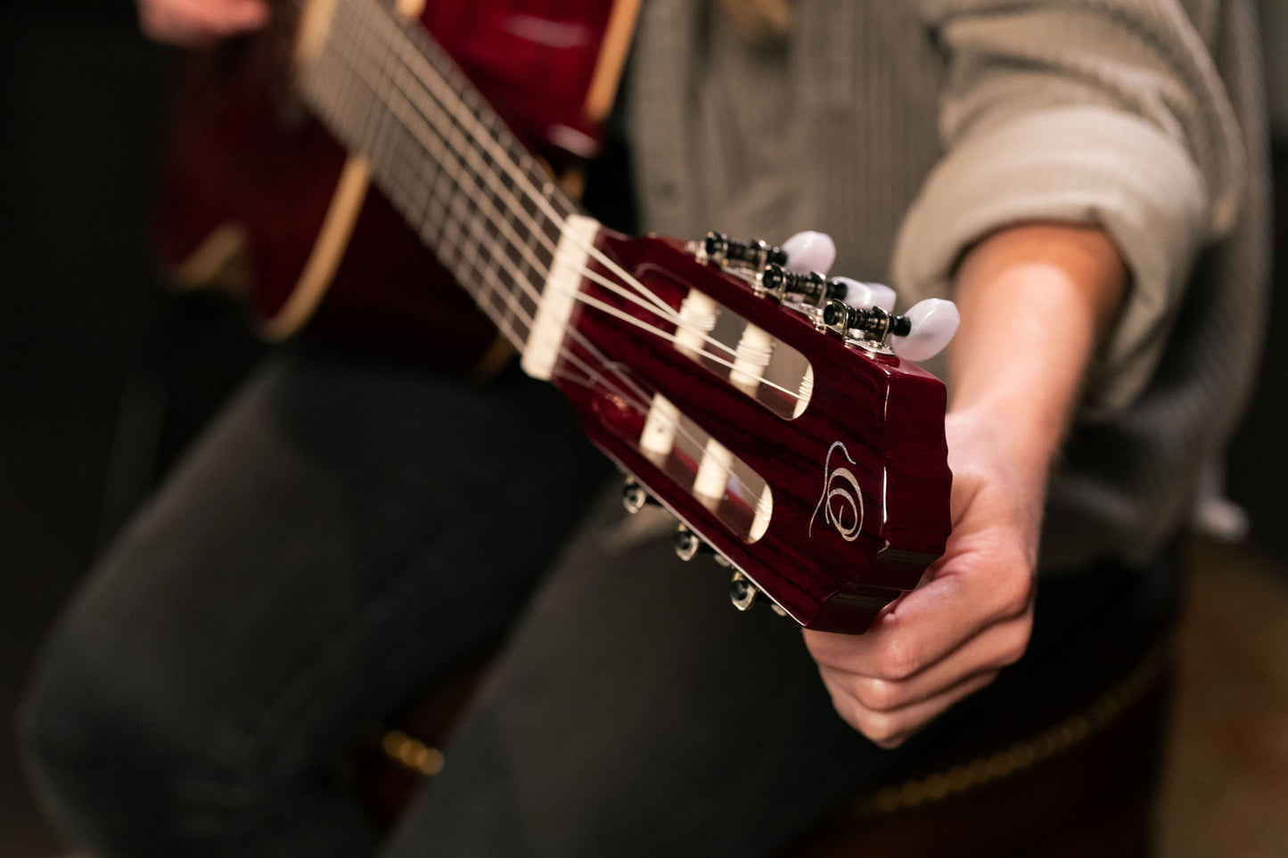 ORTEGA Family Series 4/4 Konzertgitarre 6 String - Weinrot + Bag