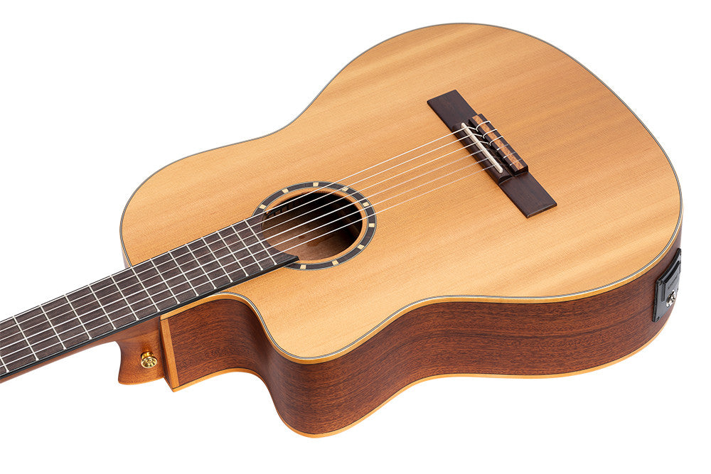 ORTEGA Family Series Pro 4/4 Konzertgitarre 6 String Lefty - Massive Zeder / Mahagoni Natur + Bag