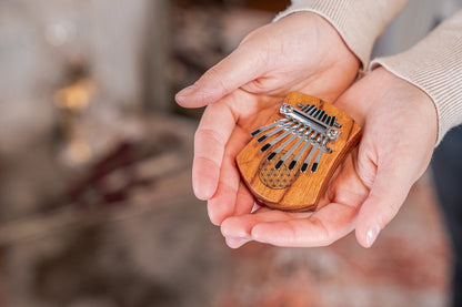 Meinl Sonic Energy Solid "Flower of Life" Mini Kalimba - 8 Töne / rotes Zebraholz
