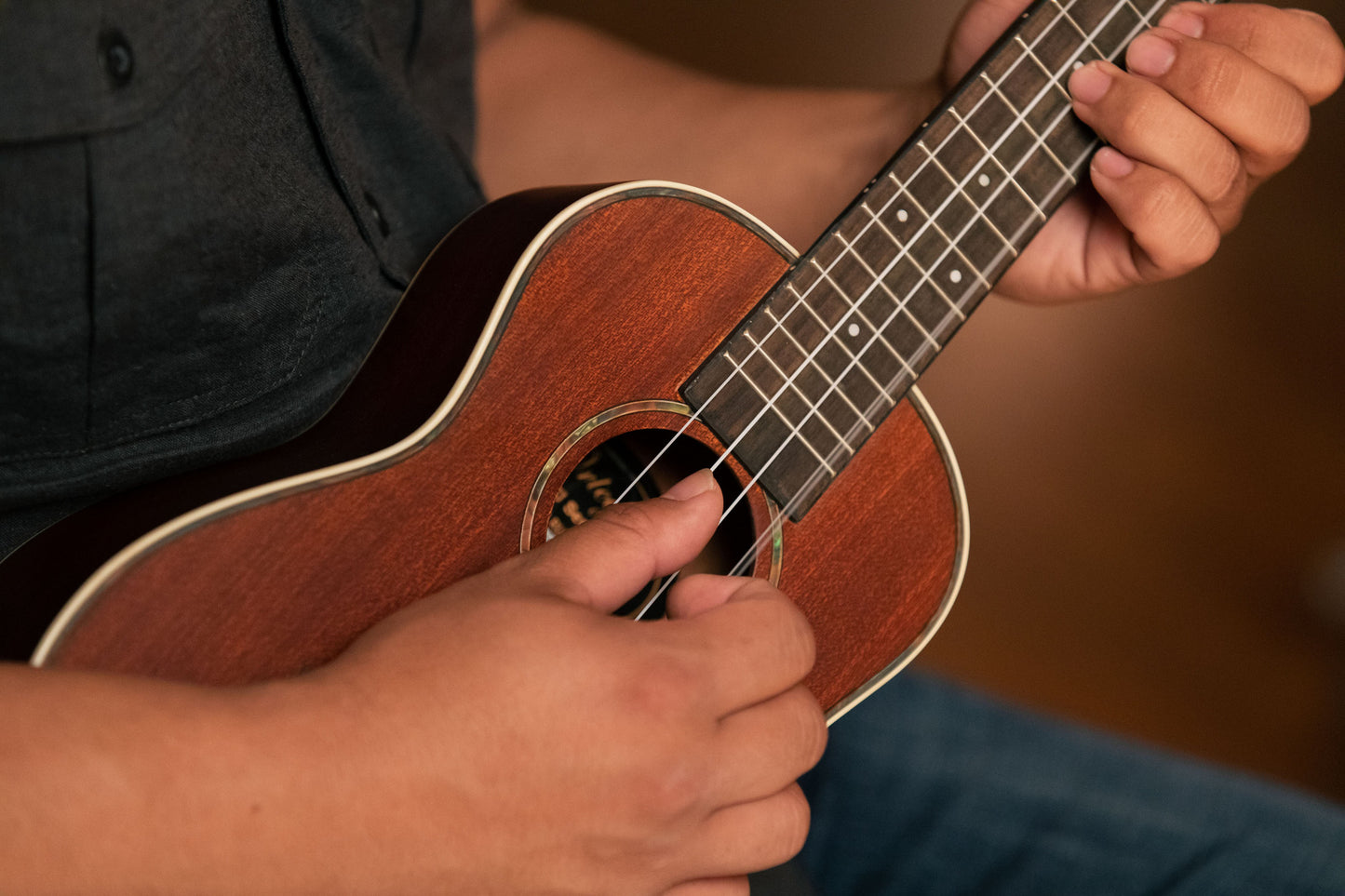 ORTEGA Timber Serie Konzert Ukulele 4 String - Mahogany Natural + Bag