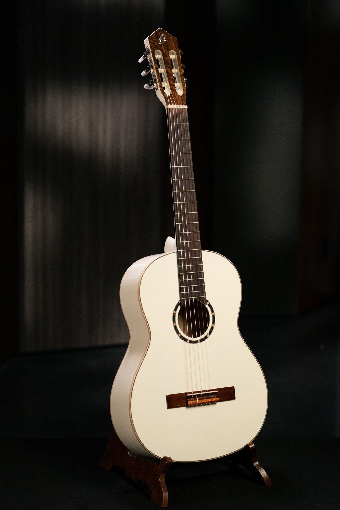 ORTEGA Family Series 4/4 Konzertgitarre 6 String - Weiß + Bag