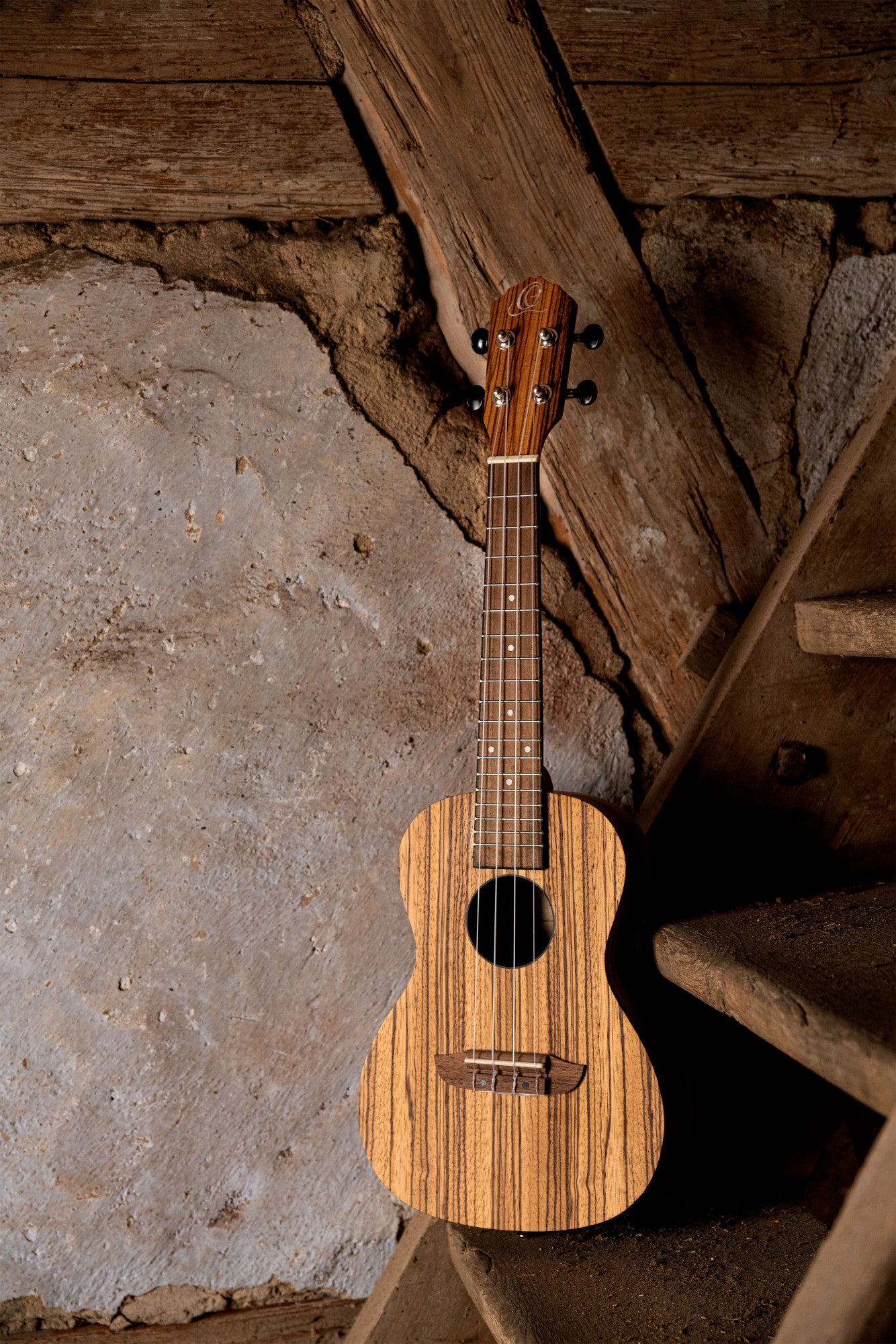 ORTEGA Timber Series Concert Ukulele 4 String - Zebrawood Natural + Bag
