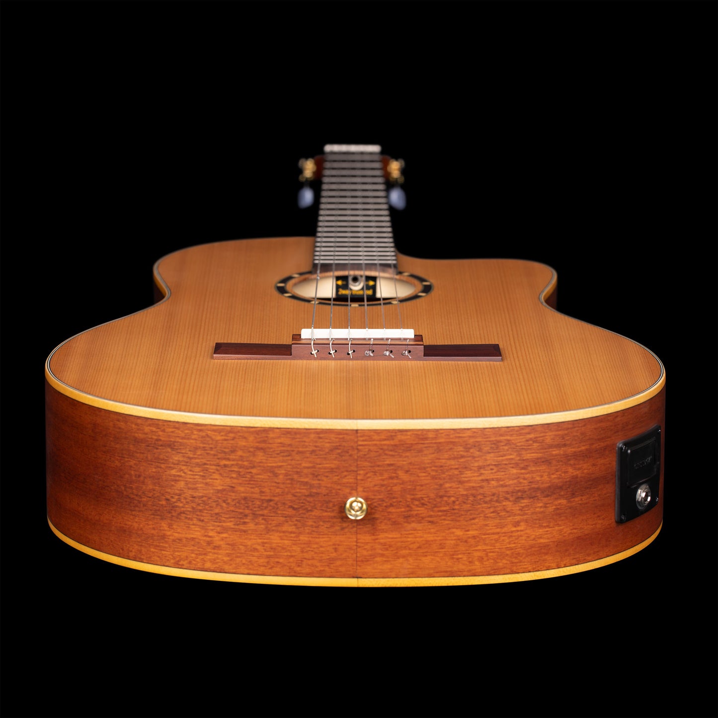 ORTEGA Family Series Pro 4/4 Slim Neck Konzertgitarre 6 String - Massive Zeder / Mahagoni Natur + Bag