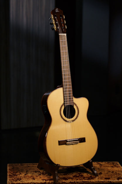 ORTEGA The Privat Room 4/4 Konzertgitarre 6-string - Natur + Gigbag