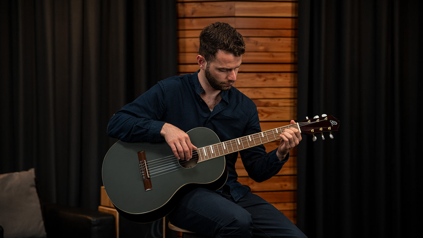 ORTEGA Ranger Series 4/4 Konzertgitarre 6-String - Platinum + Gigbag