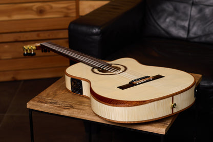 ORTEGA The Private Room 4/4 Konzertgitarre 6-String - Natural + Gigbag