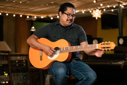 ORTEGA Gaucho Series Akustikgitarre 6 String - Ortega Orange + Bag