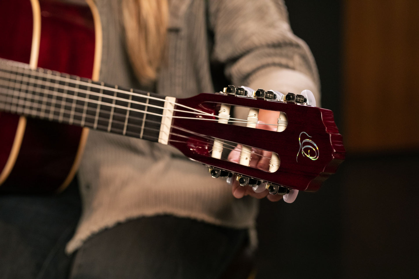 ORTEGA Family Series 7/8 Konzertgitarre 6 String - Weinrot + Bag