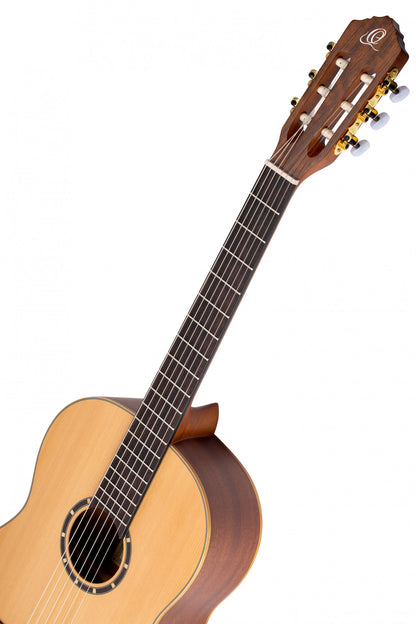 ORTEGA Family Series Pro 4/4 Slim Neck Konzertgitarre 6 String - Zeder / Mahagoni Natur + Bag