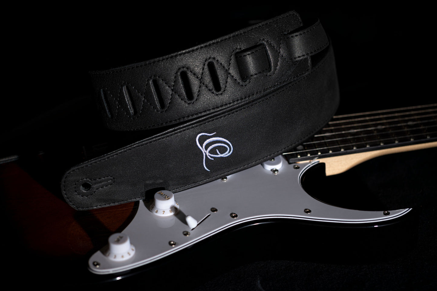 ORTEGA Echtledergitarrengurt - Black Hole