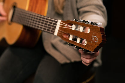 ORTEGA Family Series 4/4 Konzertgitarre 6 String - Mahagoni Natur + Bag