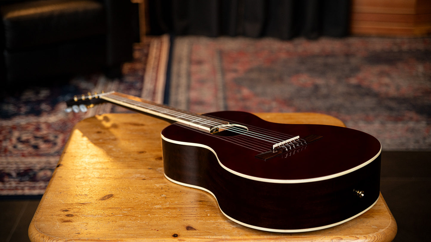 ORTEGA Ranger Series 4/4 Konzertgitarre 6-String - Dunkelrot + Gigbag