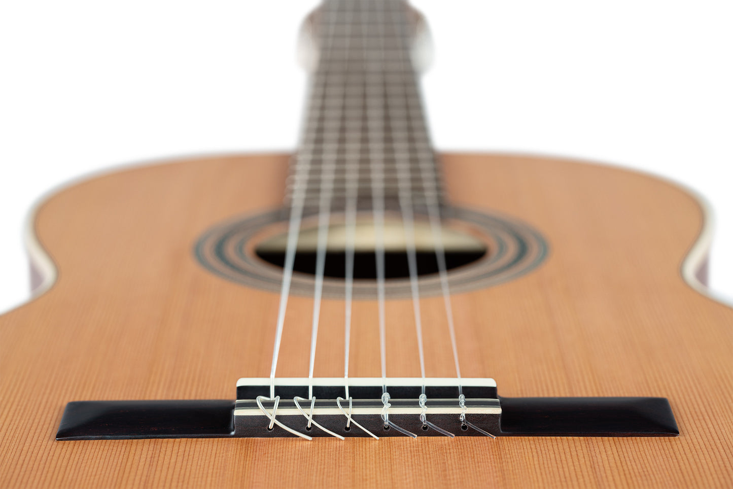 ORTEGA Traditional Series 4/4 Nylon String Guitar 6-String - Satin + Pro Gig Bag