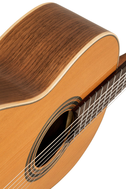 ORTEGA Traditional Series 4/4 Konzertgitarre 6-String + Pro Gigbag