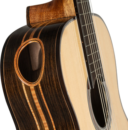 ORTEGA The Private Room 4/4 Konzertgitarre 6-String - Natural + Gigbag